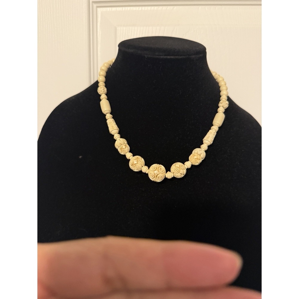 Vintage Carved Beaded Necklace Cream Artsy Art Teacher